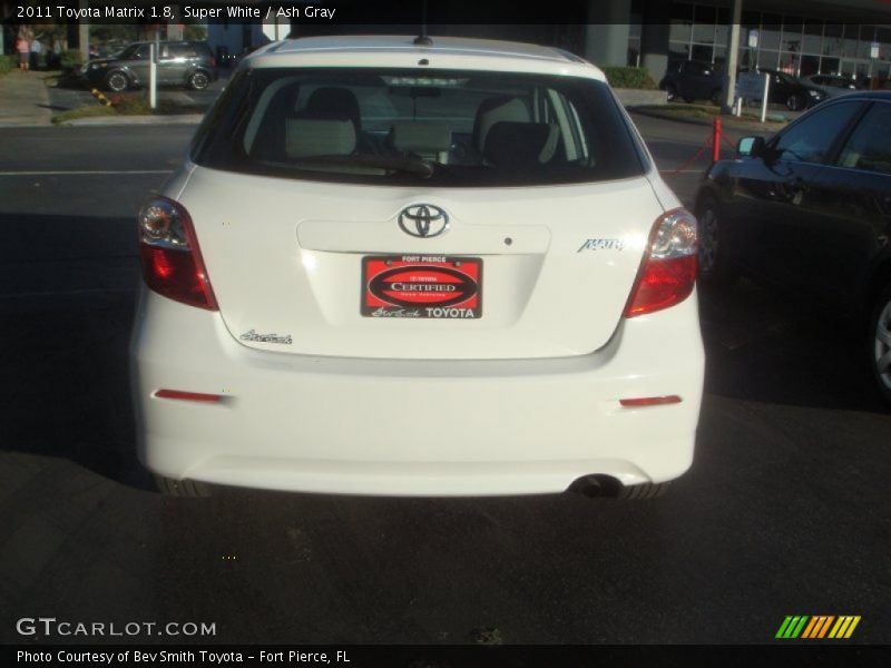 Super White / Ash Gray 2011 Toyota Matrix 1.8