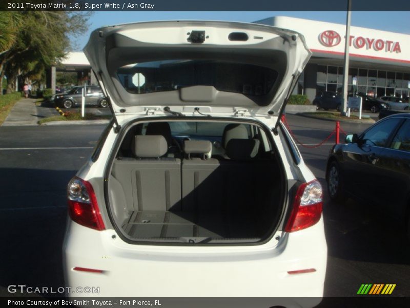 Super White / Ash Gray 2011 Toyota Matrix 1.8