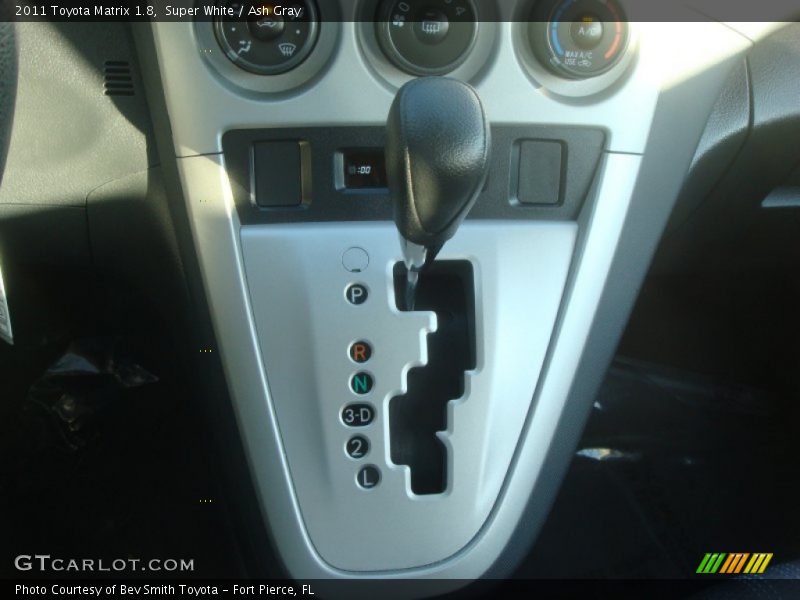 Super White / Ash Gray 2011 Toyota Matrix 1.8