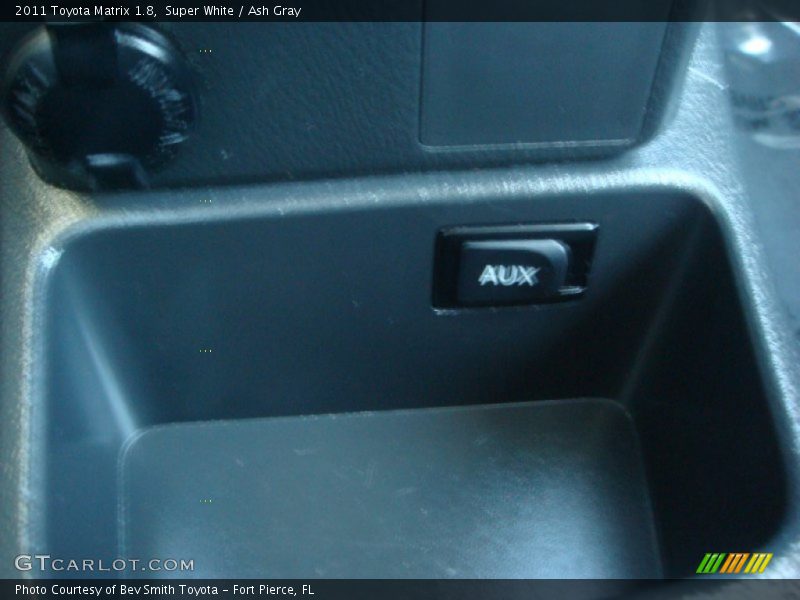 Super White / Ash Gray 2011 Toyota Matrix 1.8