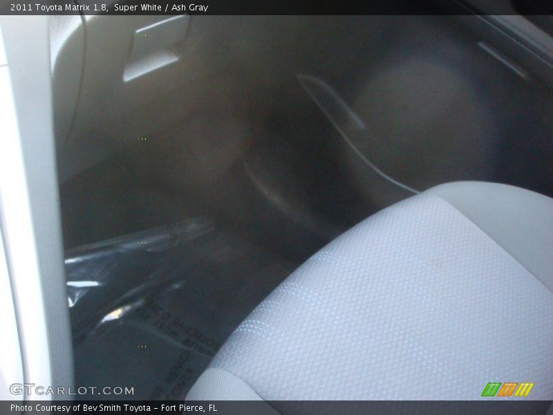 Super White / Ash Gray 2011 Toyota Matrix 1.8