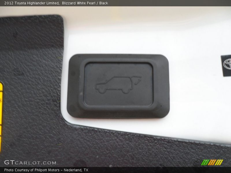 Blizzard White Pearl / Black 2012 Toyota Highlander Limited