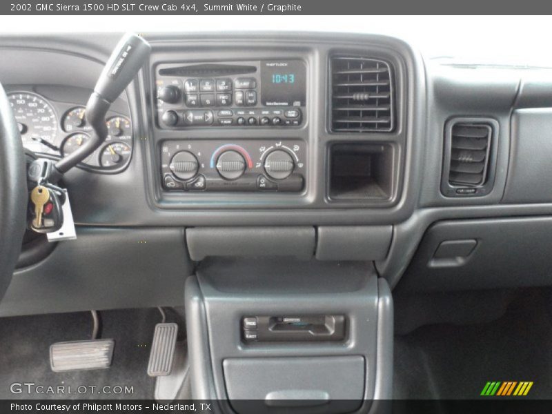 Controls of 2002 Sierra 1500 HD SLT Crew Cab 4x4