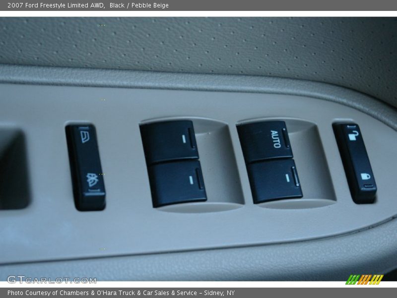 Black / Pebble Beige 2007 Ford Freestyle Limited AWD