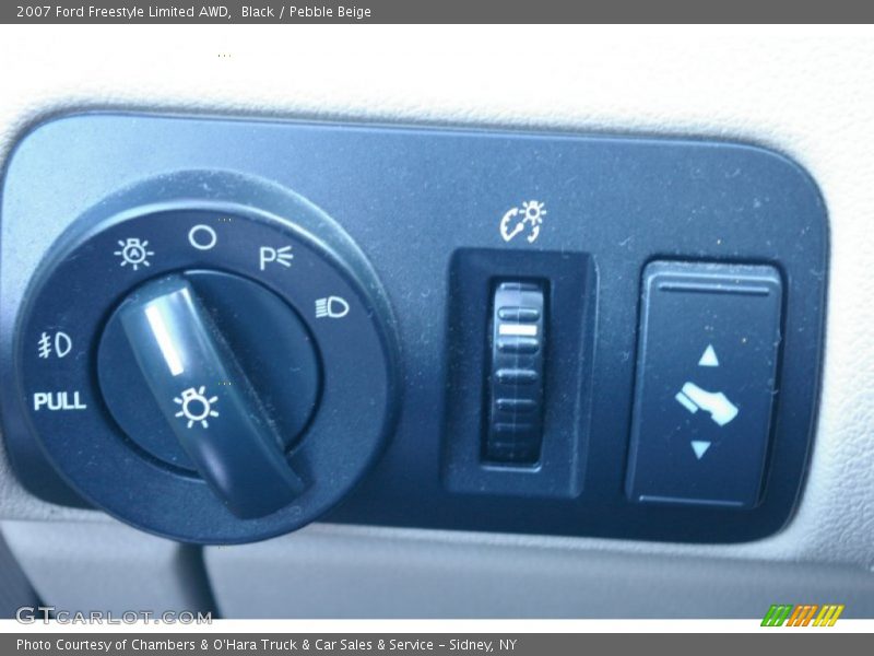 Black / Pebble Beige 2007 Ford Freestyle Limited AWD