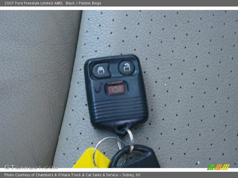 Black / Pebble Beige 2007 Ford Freestyle Limited AWD