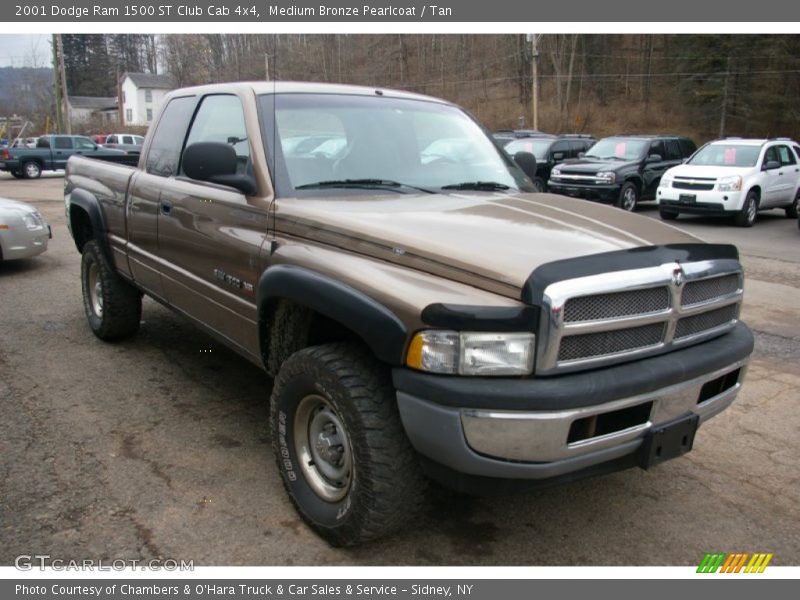 Front 3/4 View of 2001 Ram 1500 ST Club Cab 4x4