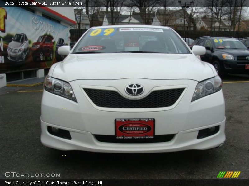Super White / Ash 2009 Toyota Camry SE