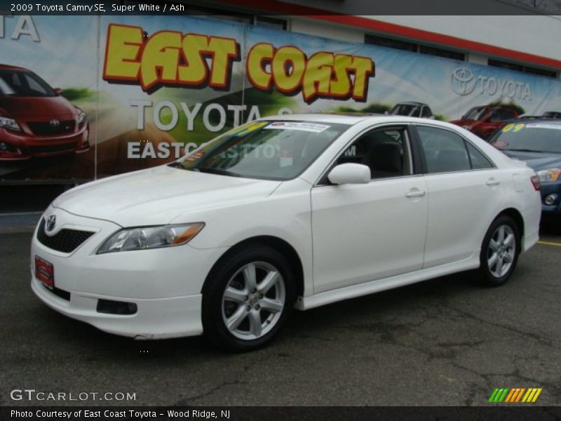 Super White / Ash 2009 Toyota Camry SE