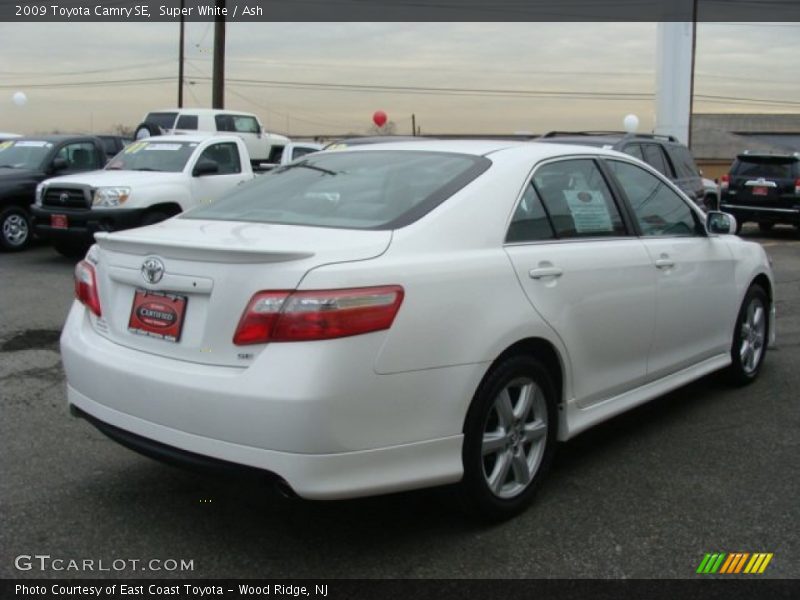 Super White / Ash 2009 Toyota Camry SE