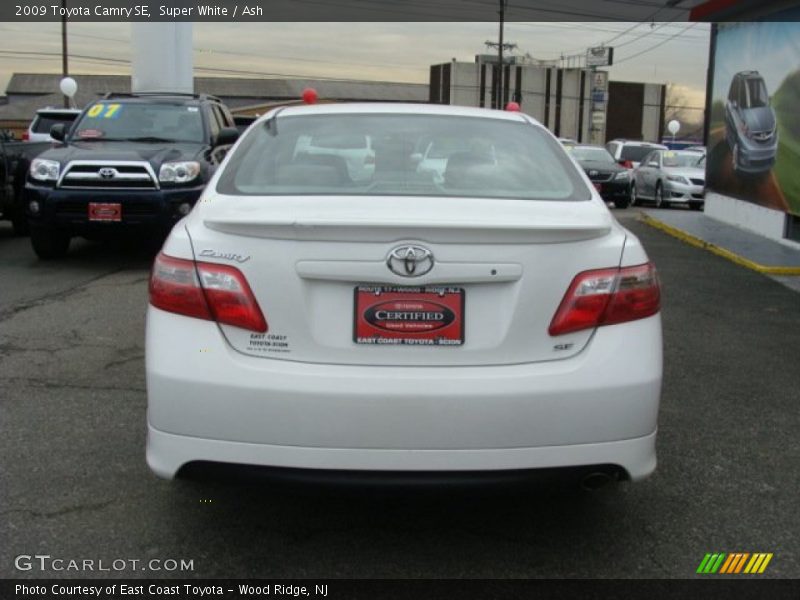 Super White / Ash 2009 Toyota Camry SE