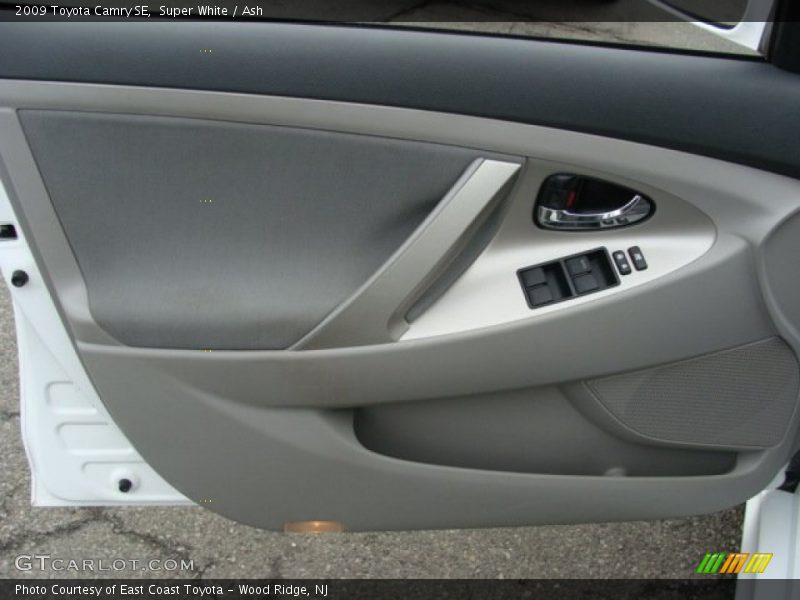 Super White / Ash 2009 Toyota Camry SE