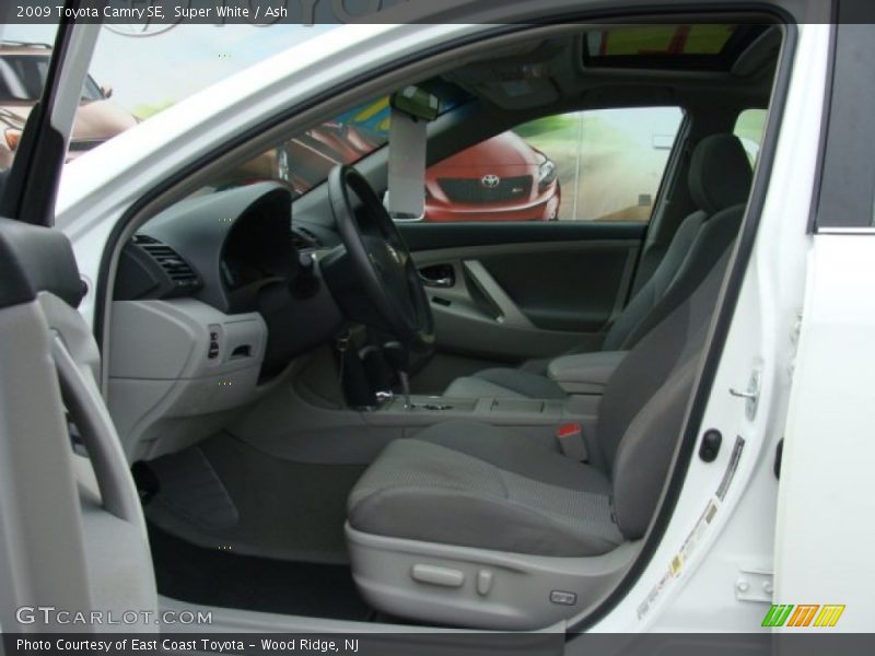 Super White / Ash 2009 Toyota Camry SE