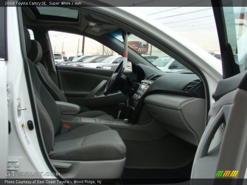 Super White / Ash 2009 Toyota Camry SE
