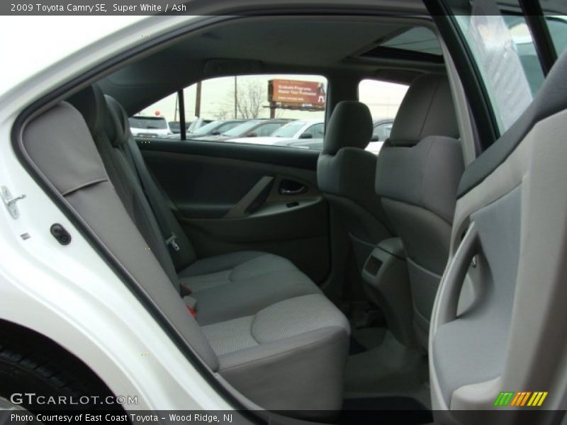 Super White / Ash 2009 Toyota Camry SE