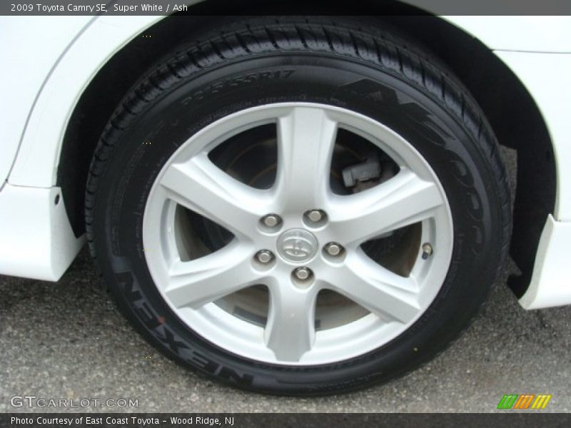 Super White / Ash 2009 Toyota Camry SE