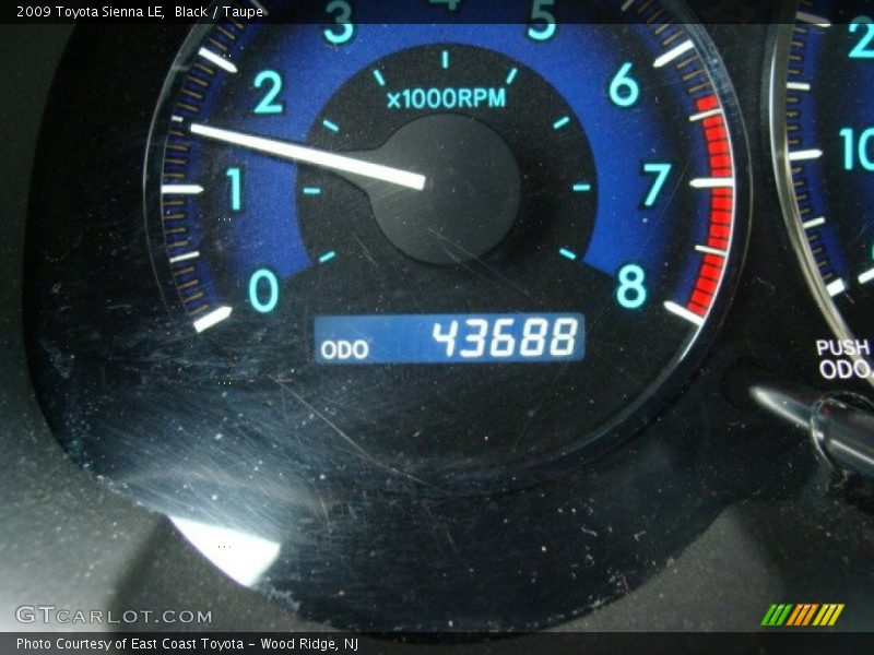 Black / Taupe 2009 Toyota Sienna LE