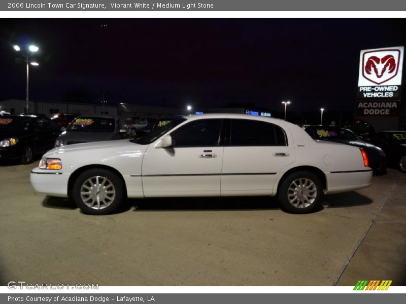 Vibrant White / Medium Light Stone 2006 Lincoln Town Car Signature