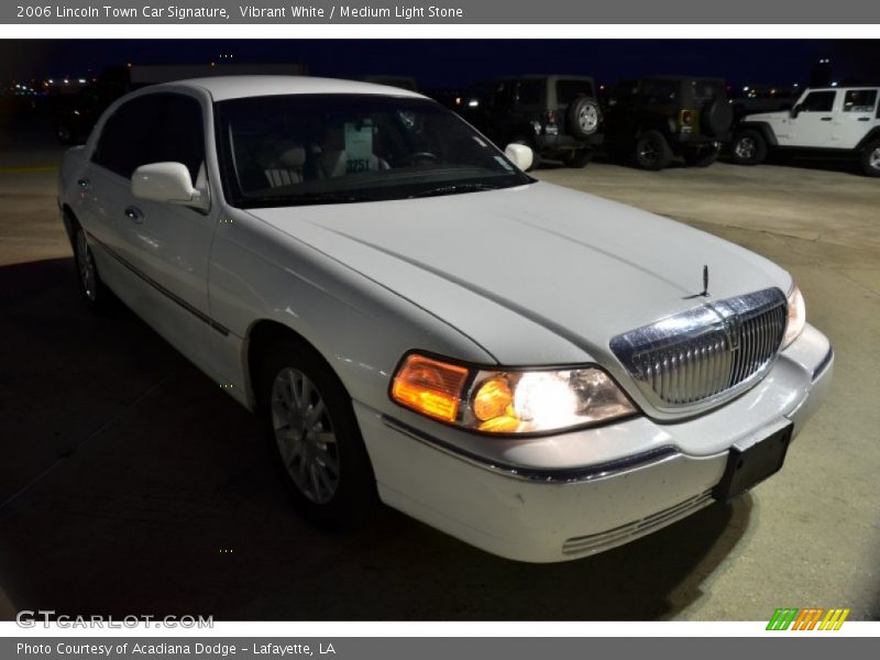 Vibrant White / Medium Light Stone 2006 Lincoln Town Car Signature