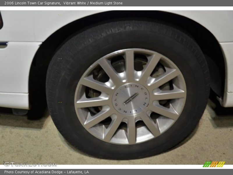 Vibrant White / Medium Light Stone 2006 Lincoln Town Car Signature