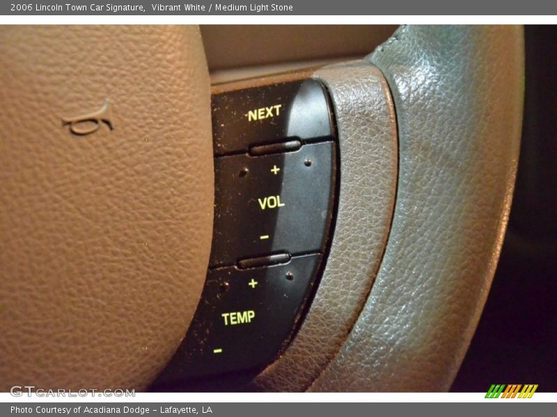 Vibrant White / Medium Light Stone 2006 Lincoln Town Car Signature