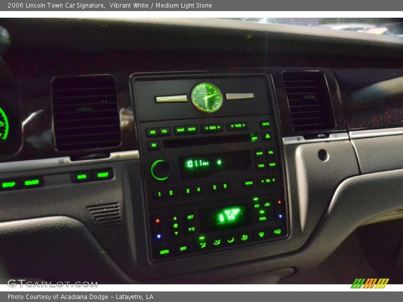 Vibrant White / Medium Light Stone 2006 Lincoln Town Car Signature