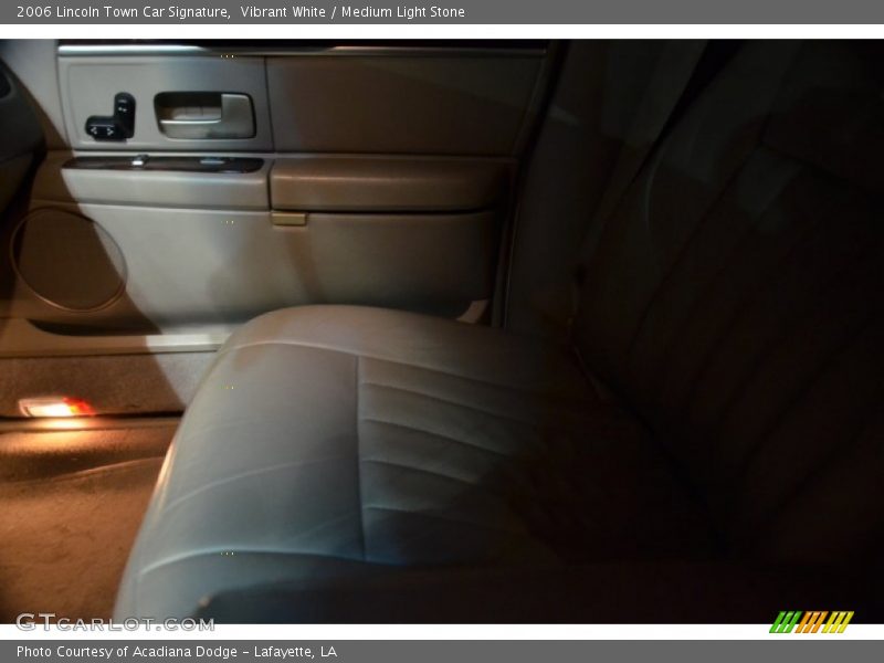 Vibrant White / Medium Light Stone 2006 Lincoln Town Car Signature