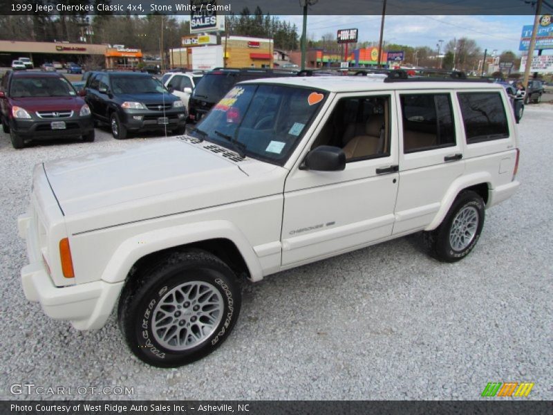 Front 3/4 View of 1999 Cherokee Classic 4x4