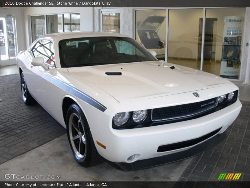 Stone White / Dark Slate Gray 2010 Dodge Challenger SE