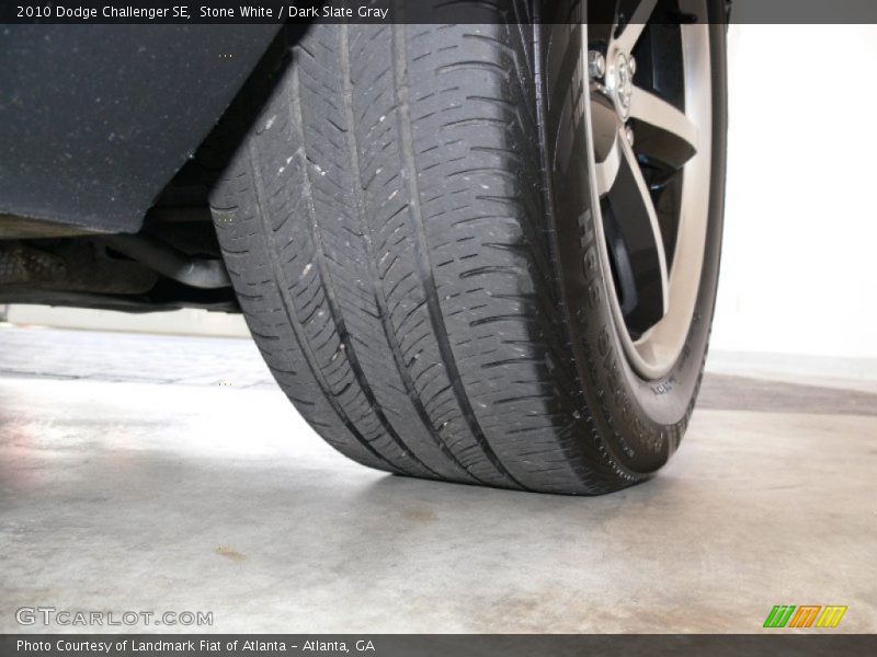 Stone White / Dark Slate Gray 2010 Dodge Challenger SE