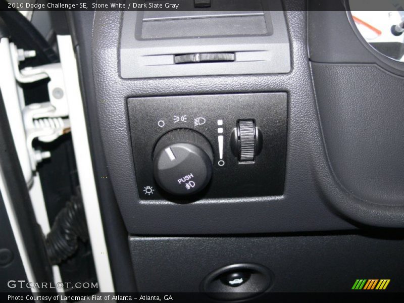 Stone White / Dark Slate Gray 2010 Dodge Challenger SE