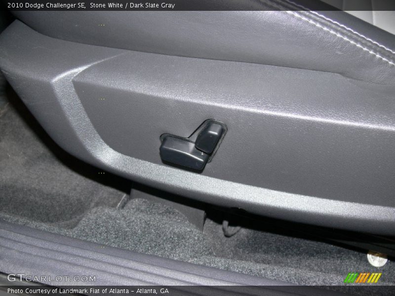 Stone White / Dark Slate Gray 2010 Dodge Challenger SE