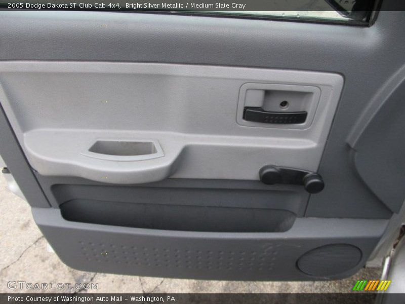 Bright Silver Metallic / Medium Slate Gray 2005 Dodge Dakota ST Club Cab 4x4