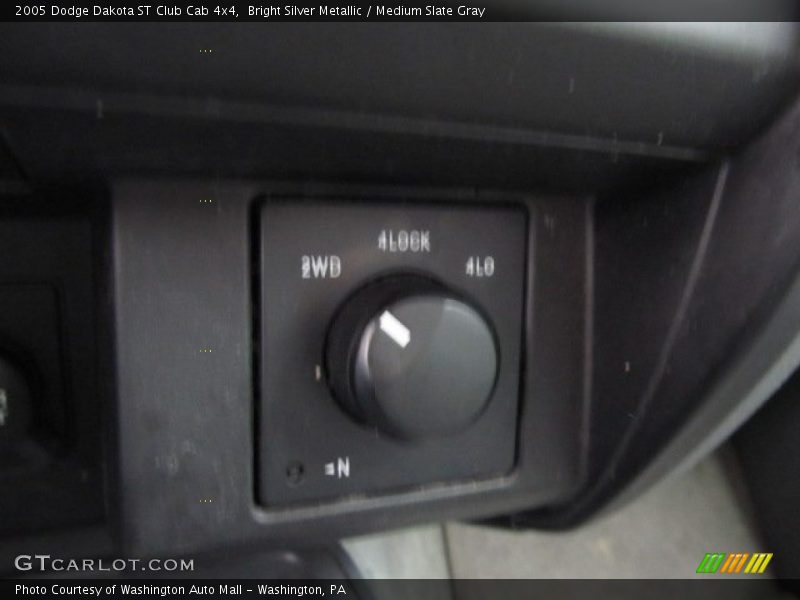 Bright Silver Metallic / Medium Slate Gray 2005 Dodge Dakota ST Club Cab 4x4