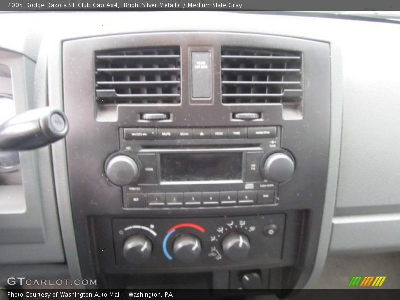 Bright Silver Metallic / Medium Slate Gray 2005 Dodge Dakota ST Club Cab 4x4