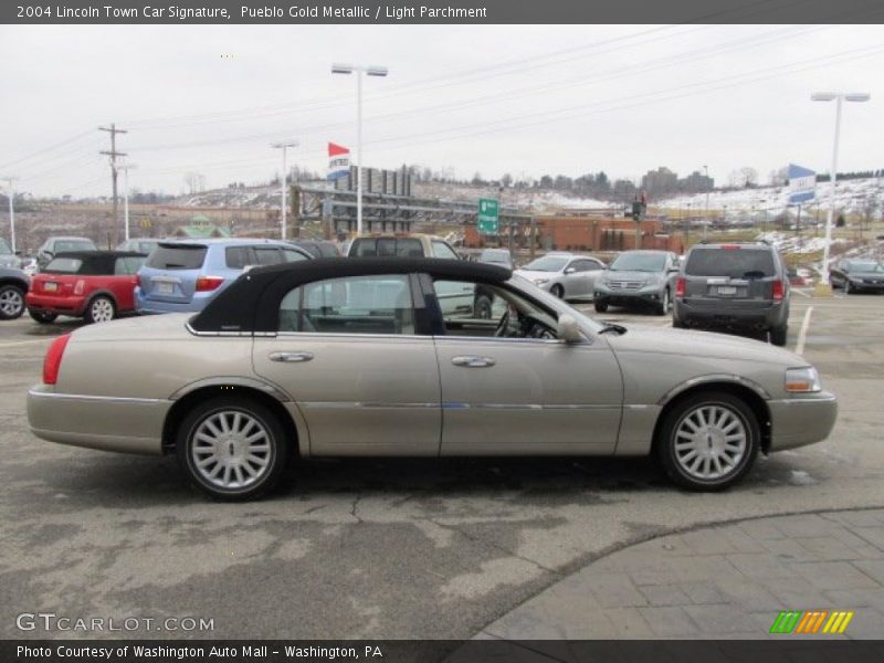 Pueblo Gold Metallic / Light Parchment 2004 Lincoln Town Car Signature