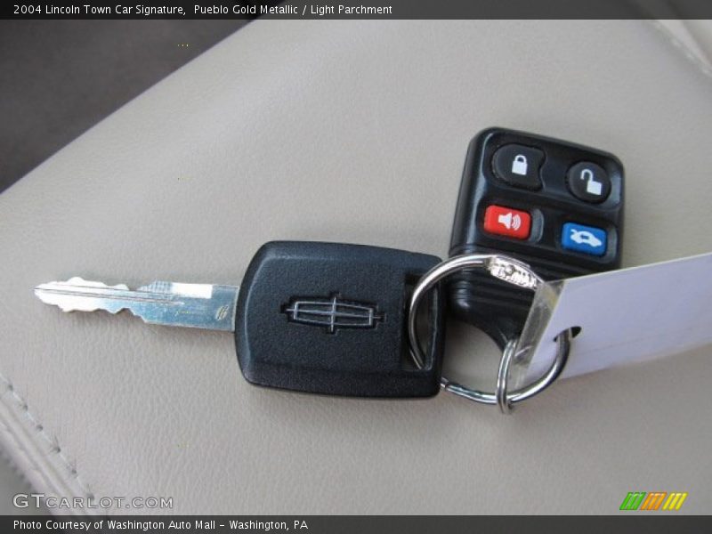Keys of 2004 Town Car Signature