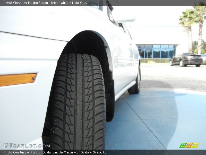 Bright White / Light Gray 1998 Chevrolet Malibu Sedan