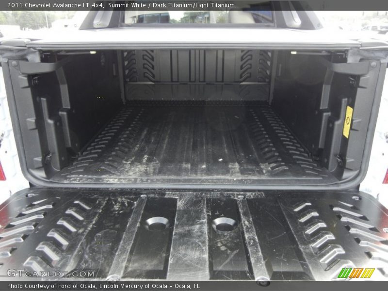 Summit White / Dark Titanium/Light Titanium 2011 Chevrolet Avalanche LT 4x4