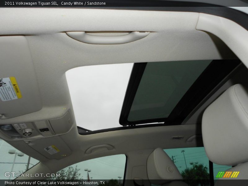 Candy White / Sandstone 2011 Volkswagen Tiguan SEL