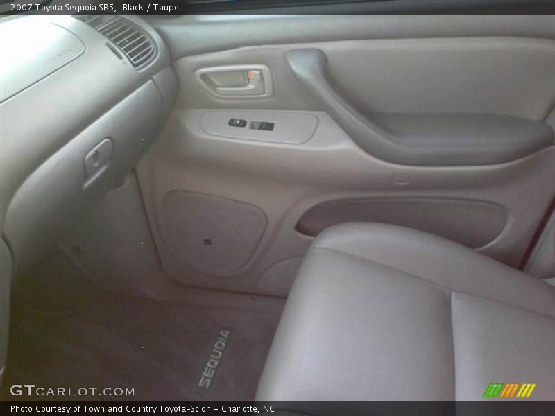 Black / Taupe 2007 Toyota Sequoia SR5