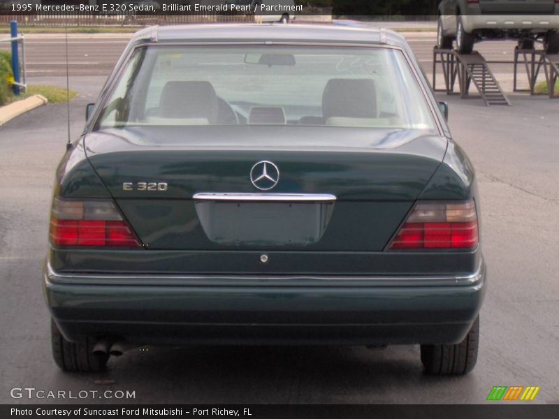 Brilliant Emerald Pearl / Parchment 1995 Mercedes-Benz E 320 Sedan