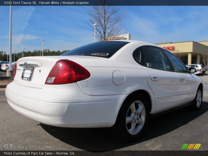 Vibrant White / Medium Graphite 2002 Ford Taurus SE