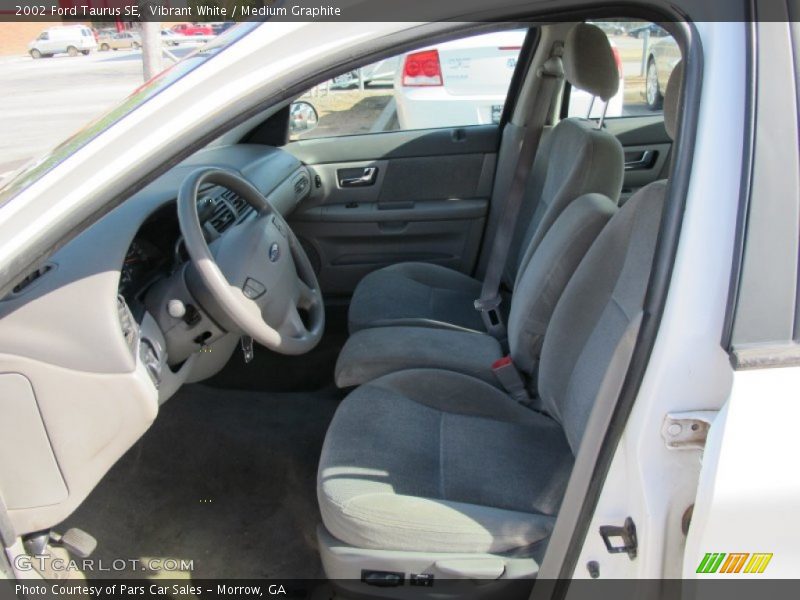 Vibrant White / Medium Graphite 2002 Ford Taurus SE
