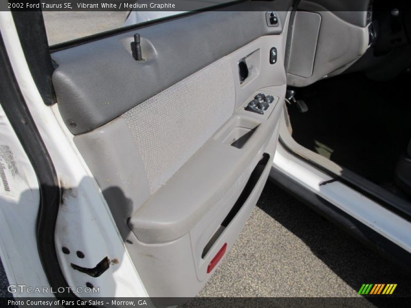 Vibrant White / Medium Graphite 2002 Ford Taurus SE