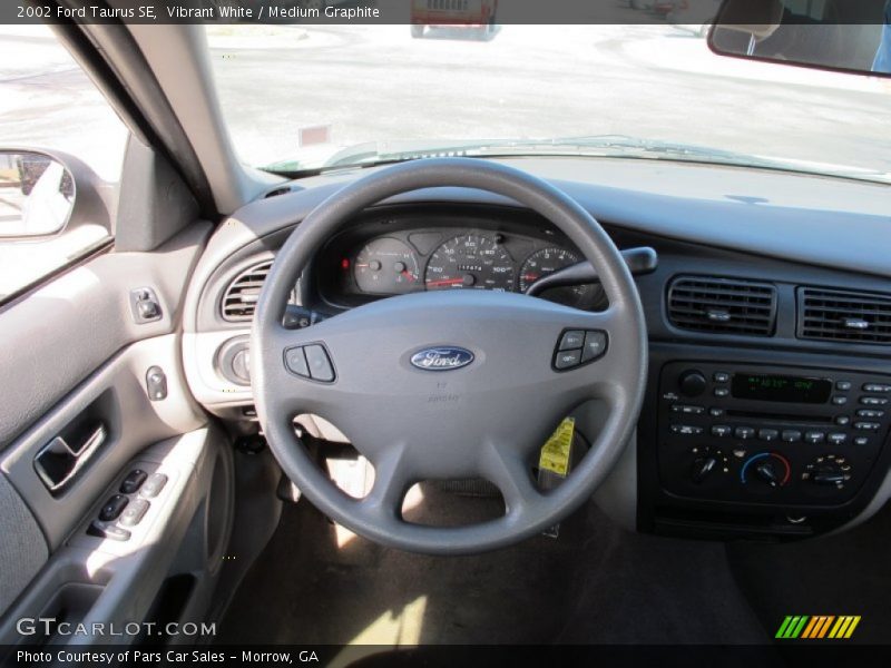 Vibrant White / Medium Graphite 2002 Ford Taurus SE