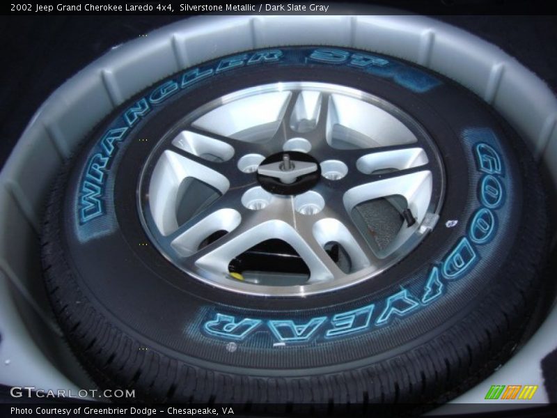 Silverstone Metallic / Dark Slate Gray 2002 Jeep Grand Cherokee Laredo 4x4