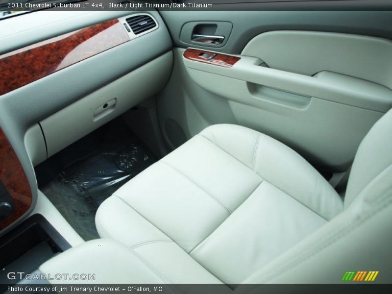 Black / Light Titanium/Dark Titanium 2011 Chevrolet Suburban LT 4x4
