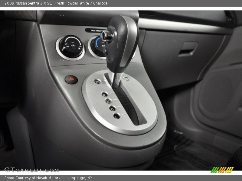 Fresh Powder White / Charcoal 2009 Nissan Sentra 2.0 SL