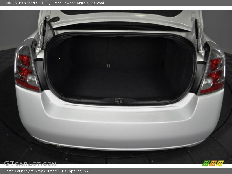Fresh Powder White / Charcoal 2009 Nissan Sentra 2.0 SL
